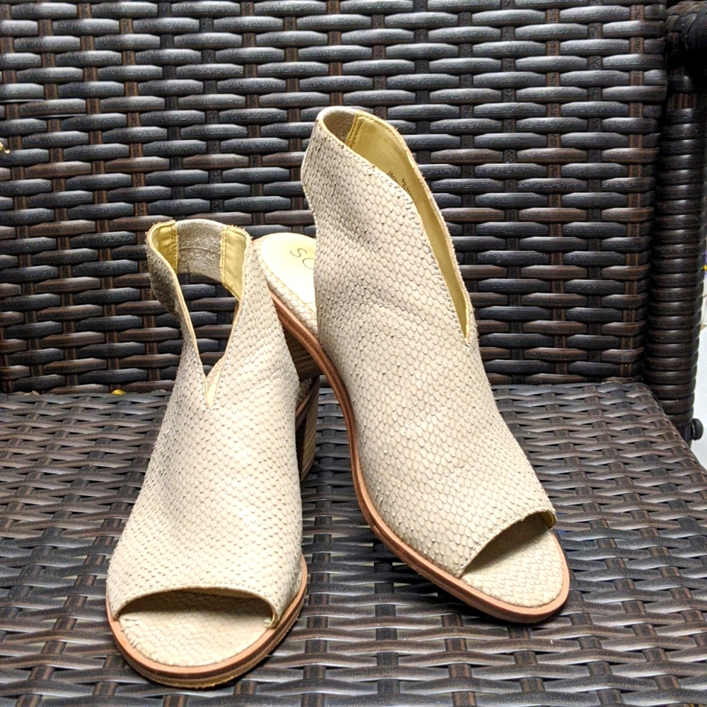 Sole Society So-Terryn Leather Open Toe Sandal/Shooting Sz 7 Worn Once